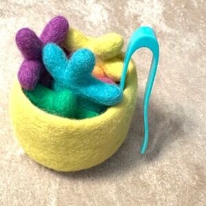 LOVEVERY Felt Stars and Tweezer Set